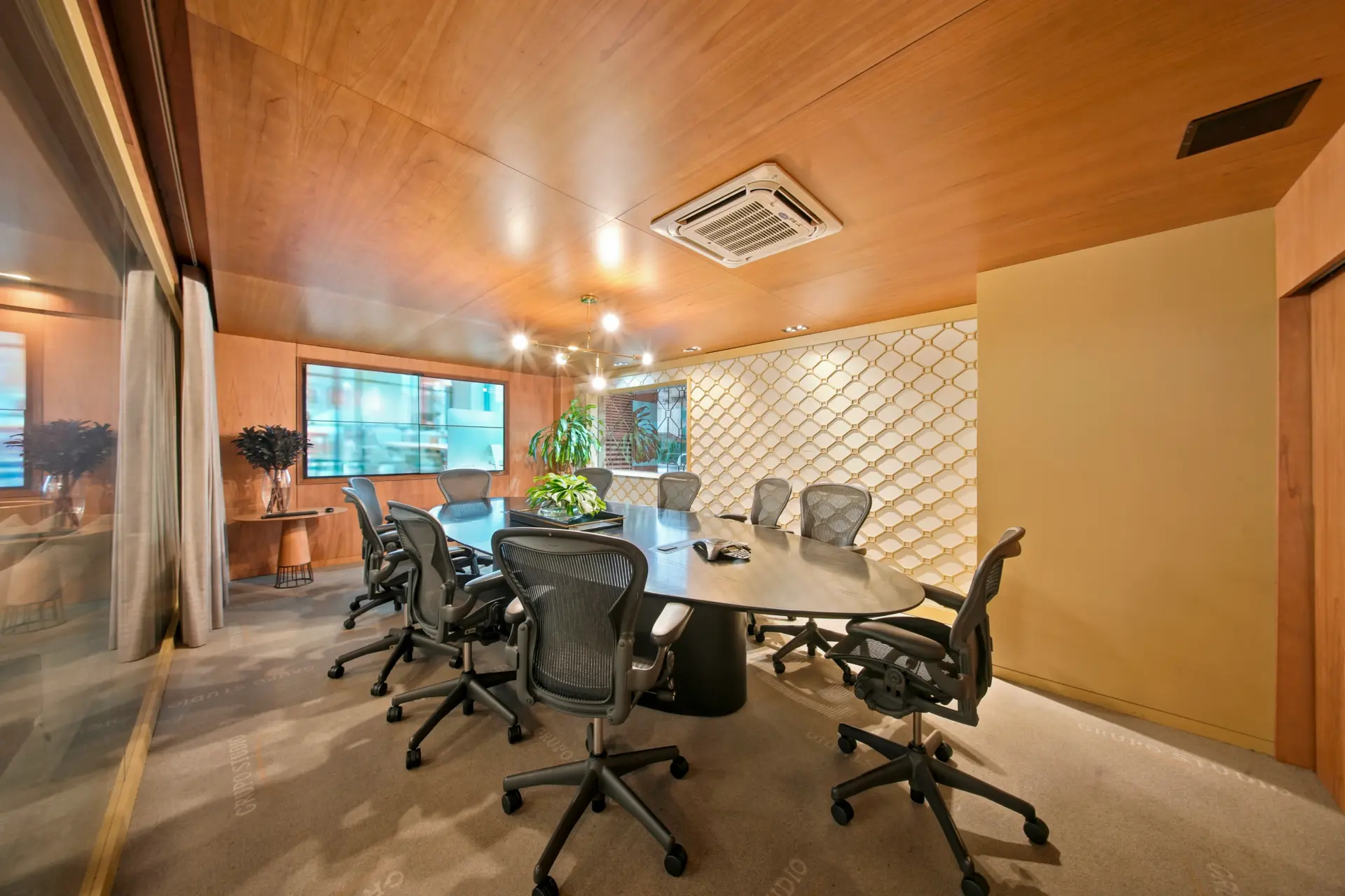 Sala de reunião do conselho na sede do Grupo Studio em Porto Alegre
